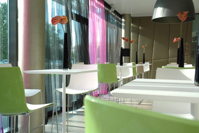 Gruene Sessel HOTEL-ROOMZ-GRAZ (c) kurt hoerbst